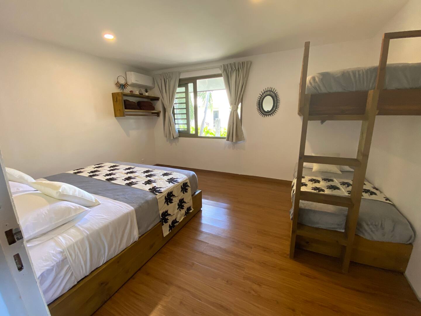 Etagenbetten im 3er-Zimmer