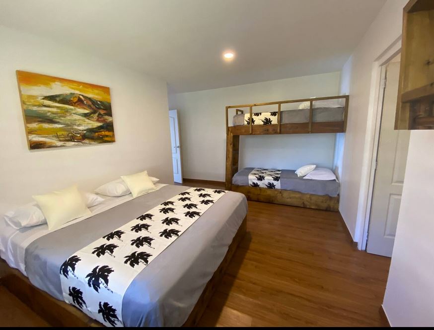 Grosses Bett im 3er-Zimmer